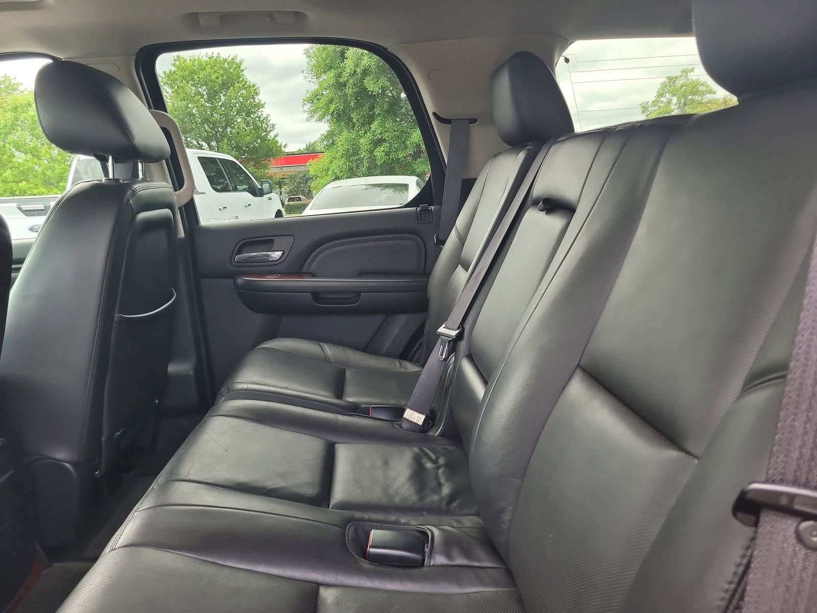 Used 2013 Cadillac Escalade Premium RWD image 23