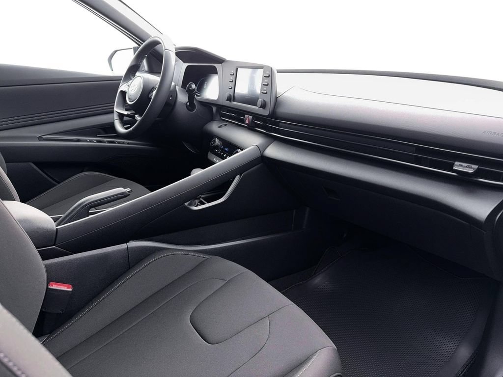 New 2026 Hyundai Elantra Sport FWD image 17