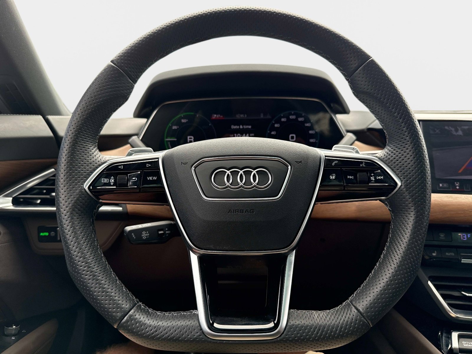 Used 2023 Audi e-tron GT Prestige image 29