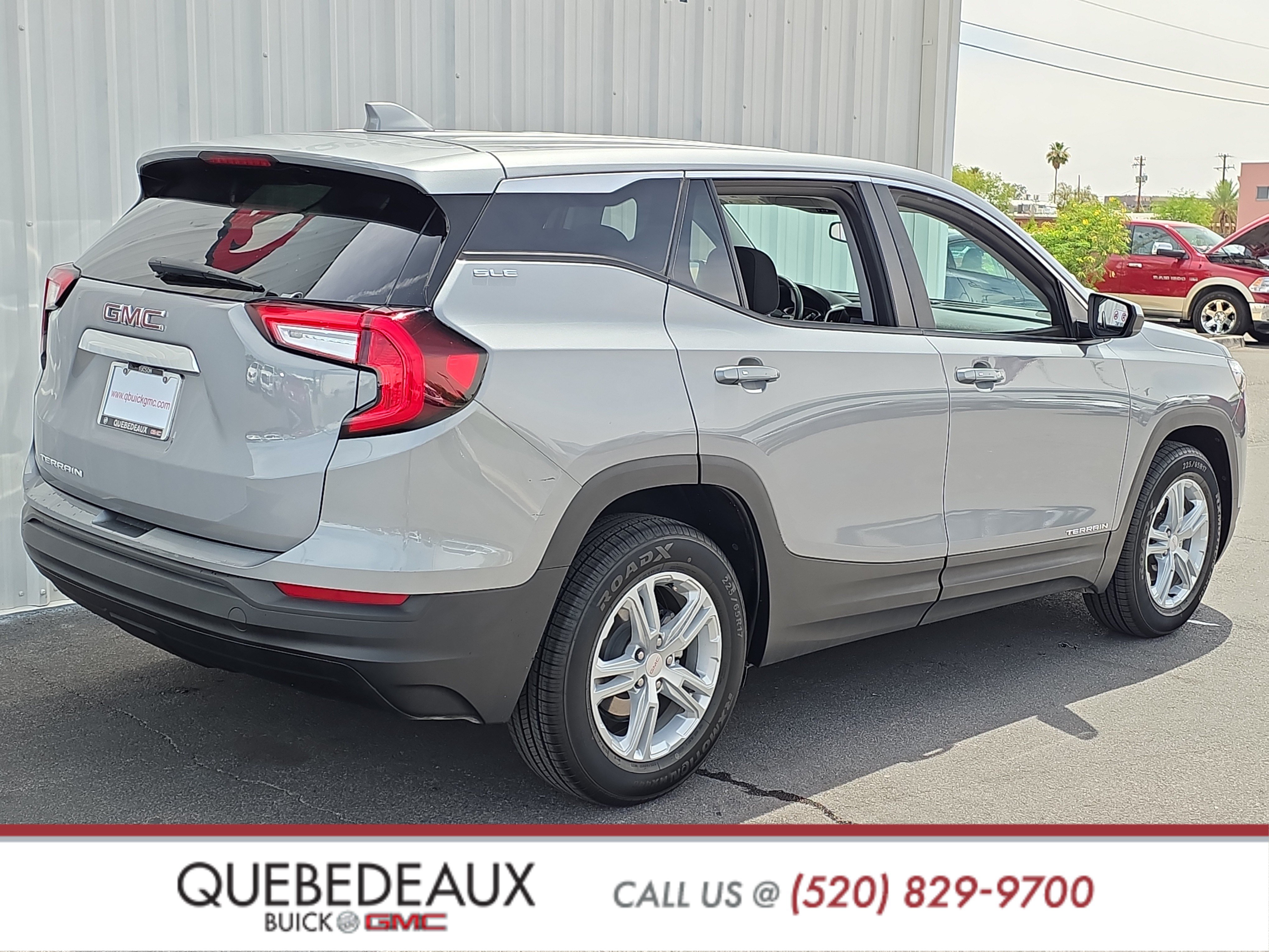 Used 2024 GMC Terrain SLE FWD image 8