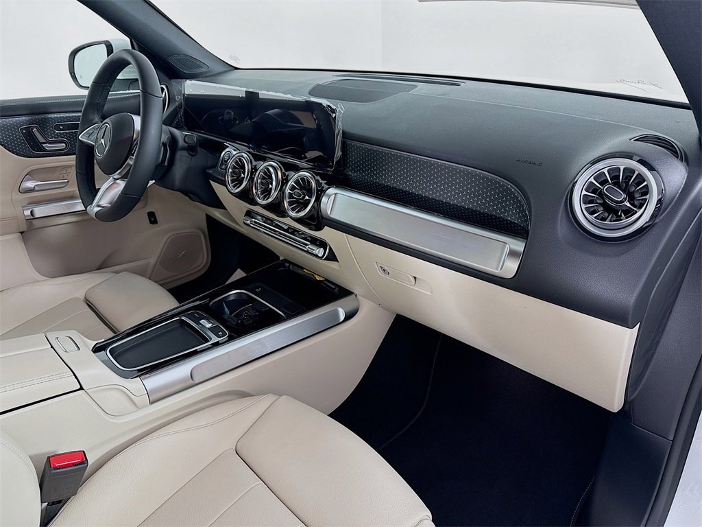 Used 2025 Mercedes-Benz GLB 250 4MATIC image 28