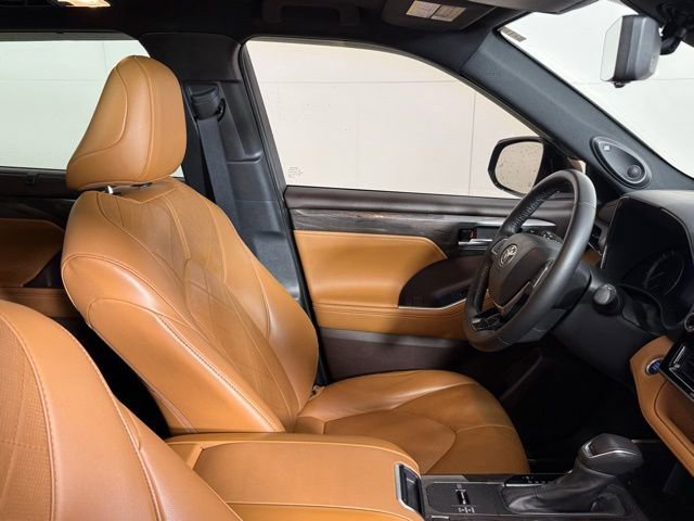 Used 2021 Toyota Highlander Platinum image 30