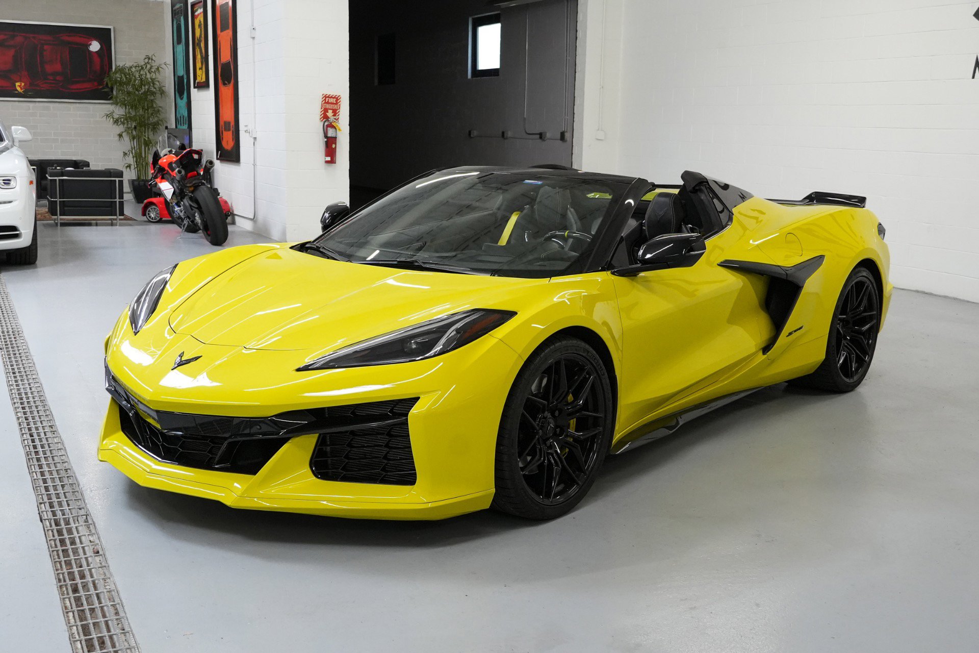 Used 2023 Chevrolet Corvette Z06 w/ Stealth Interior Trim Package RWD image 4