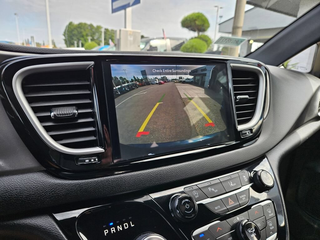 Used 2025 Chrysler Pacifica Select FWD image 29