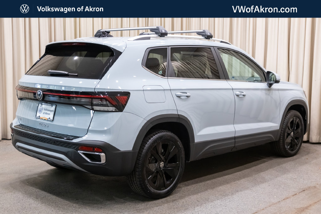 New 2026 Volkswagen Taos SE FWD image 6