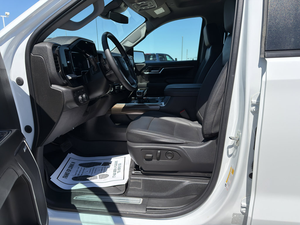 Used 2023 Chevrolet Silverado 1500 RST w/ Redline Edition AWD/4WD image 11