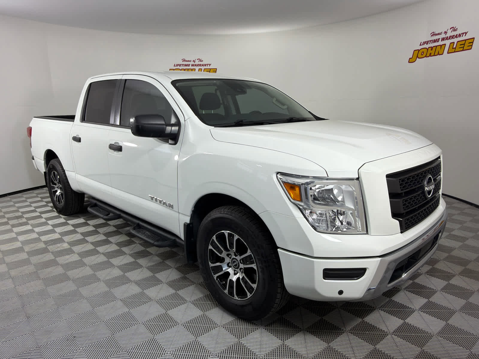 Used 2023 Nissan Titan SV w/ SV Convenience Package image 8