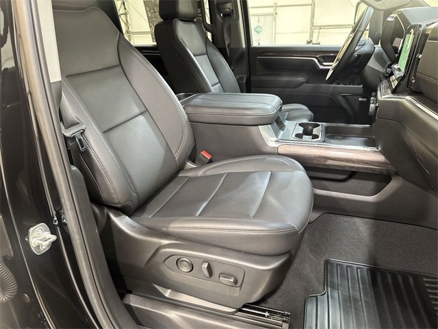 Used 2025 Chevrolet Silverado 2500 LTZ w/ LTZ Convenience Package image 27