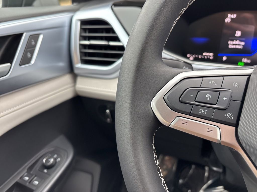 New 2025 Volkswagen Taos SE image 17