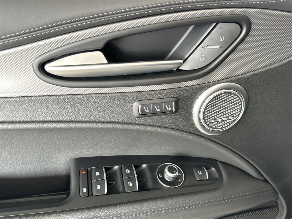 Used 2024 Alfa Romeo Stelvio Ti image 11