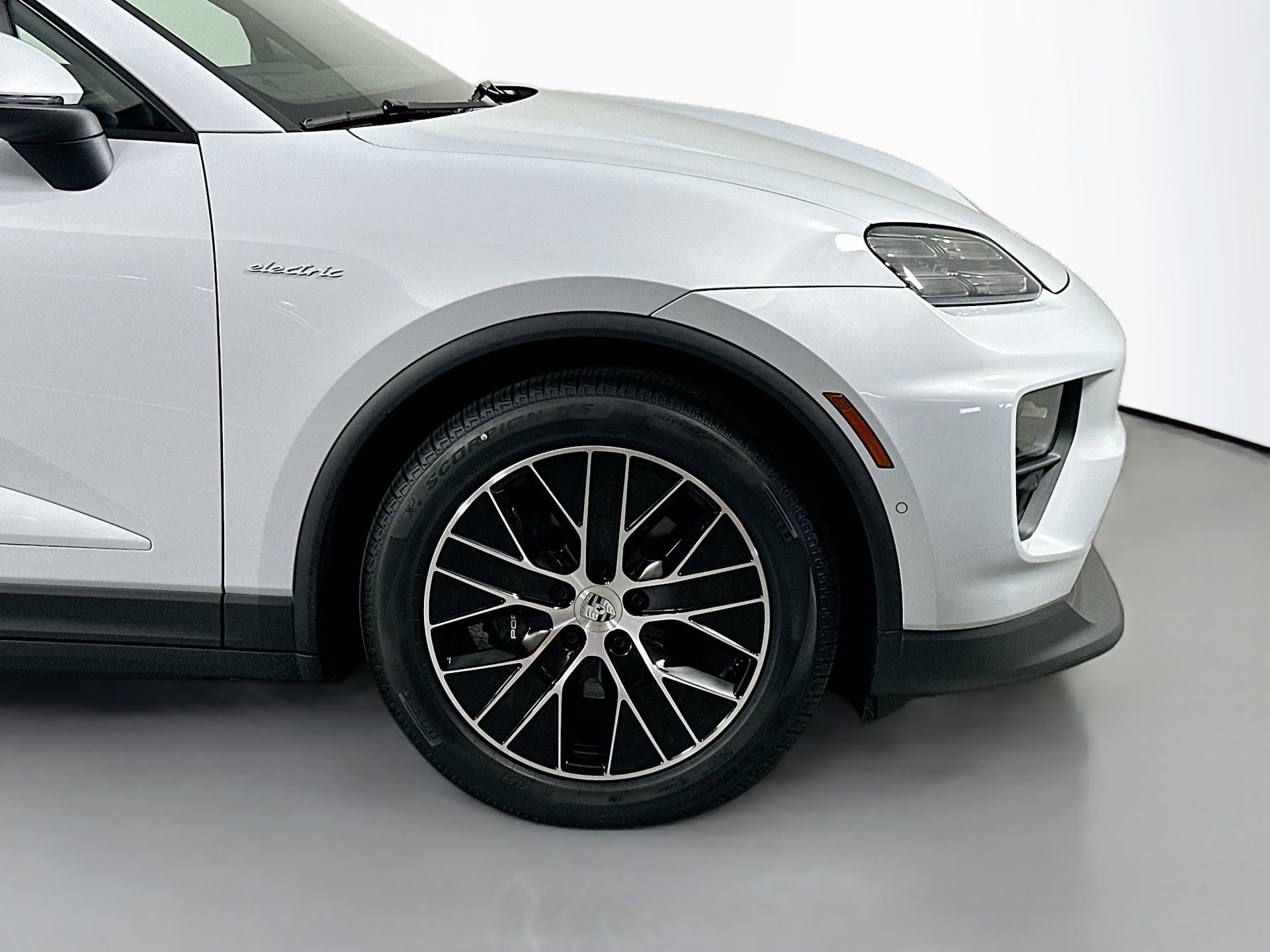 Certified 2025 Porsche Macan 4 Electric image 14