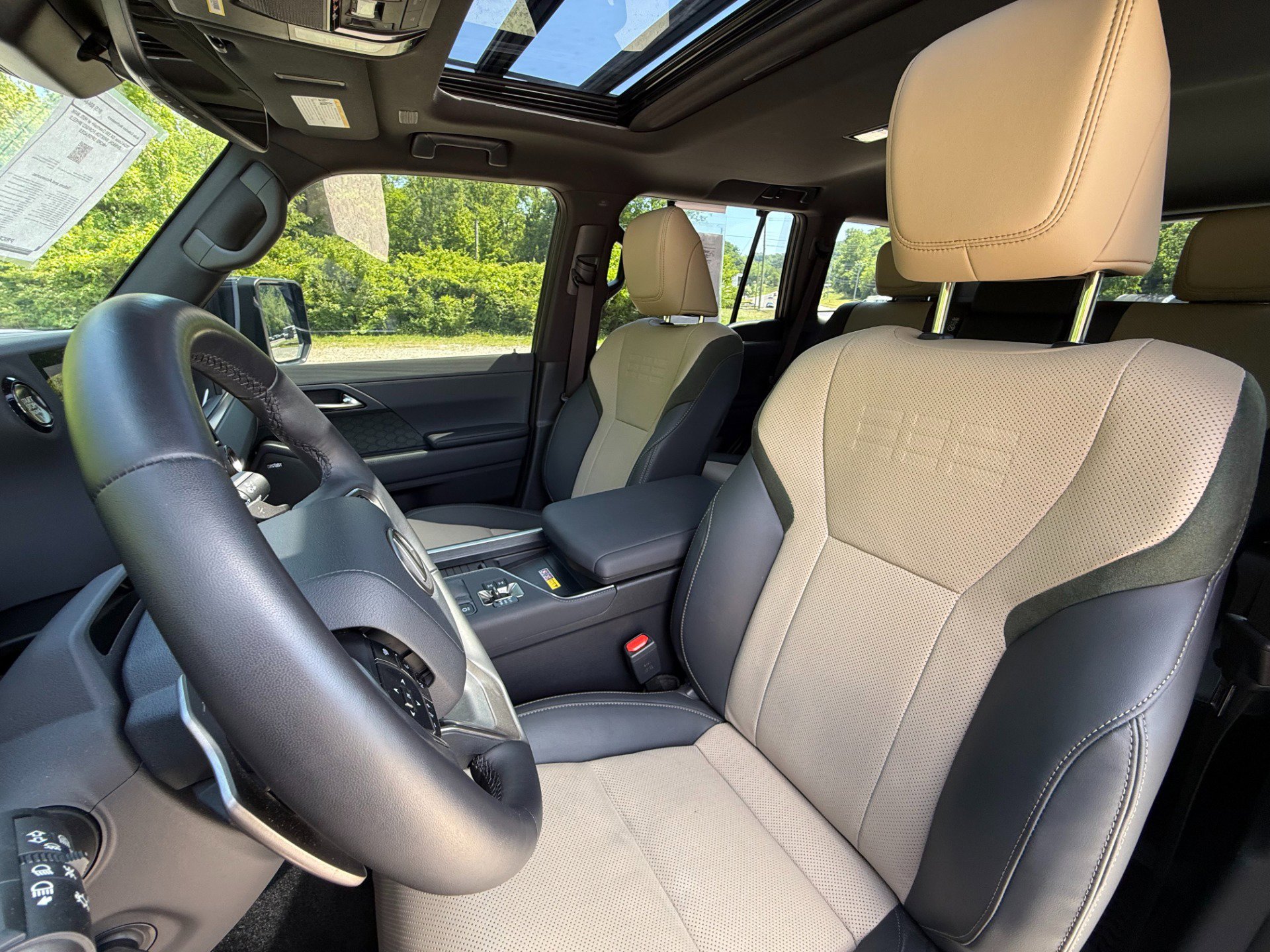 Used 2024 Lexus GX 550 AWD/4WD image 12