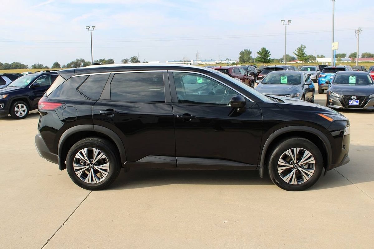 Used 2022 Nissan Rogue SV w/ SV Premium Package AWD/4WD image 4
