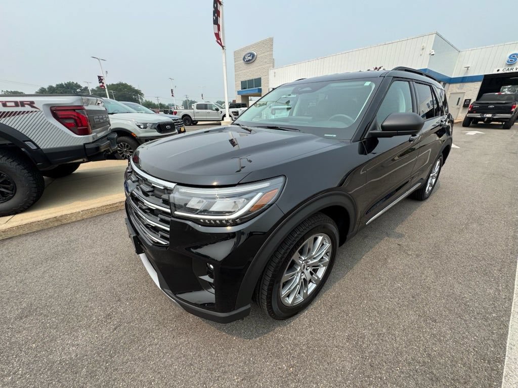 Used 2025 Ford Explorer Active w/ Active Comfort Package AWD/4WD image 4