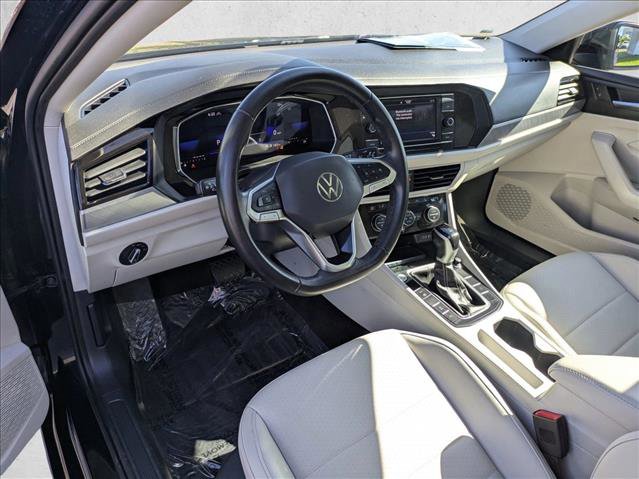 Certified 2023 Volkswagen Jetta SE w/ Panoramic Sunroof Package FWD image 10