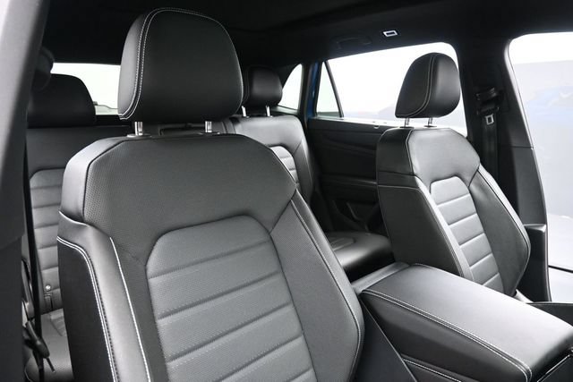 Used 2024 Volkswagen Atlas Cross Sport SEL R-Line AWD/4WD image 29