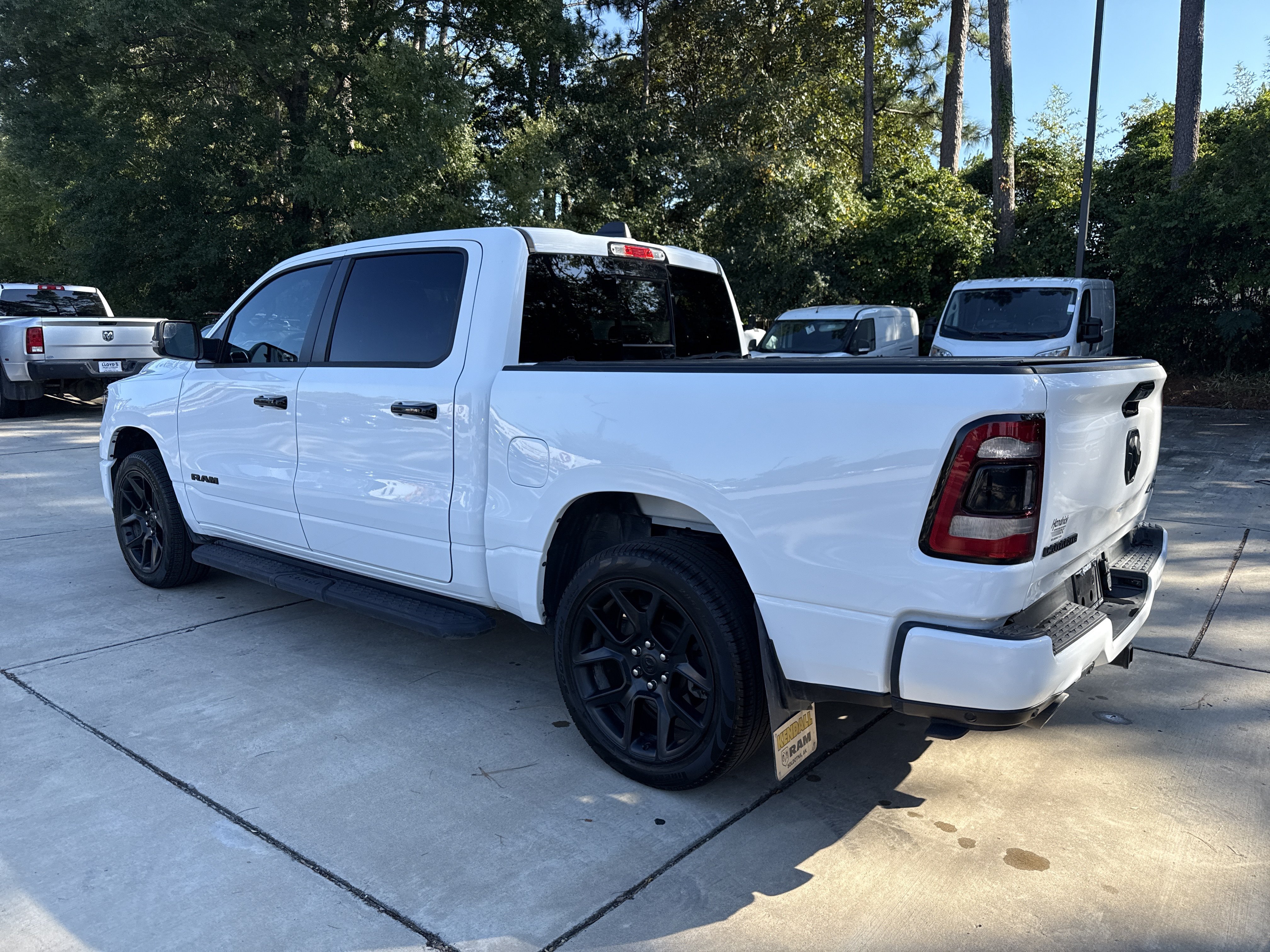 Used 2024 RAM 1500 Laramie AWD/4WD image 7