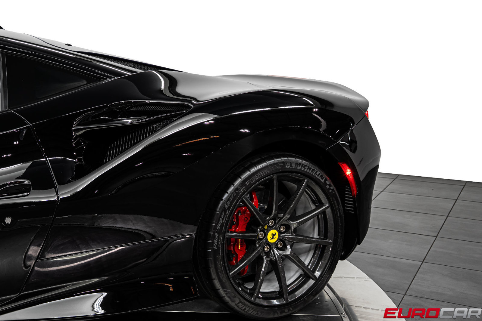 Used 2022 Ferrari F8 Tributo RWD image 16