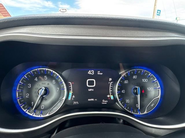 Used 2024 Chrysler Pacifica Touring-L FWD image 13