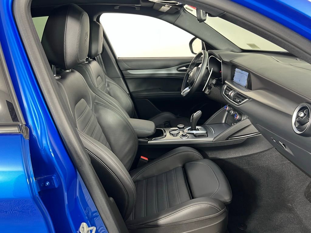 Used 2024 Alfa Romeo Stelvio Veloce image 32
