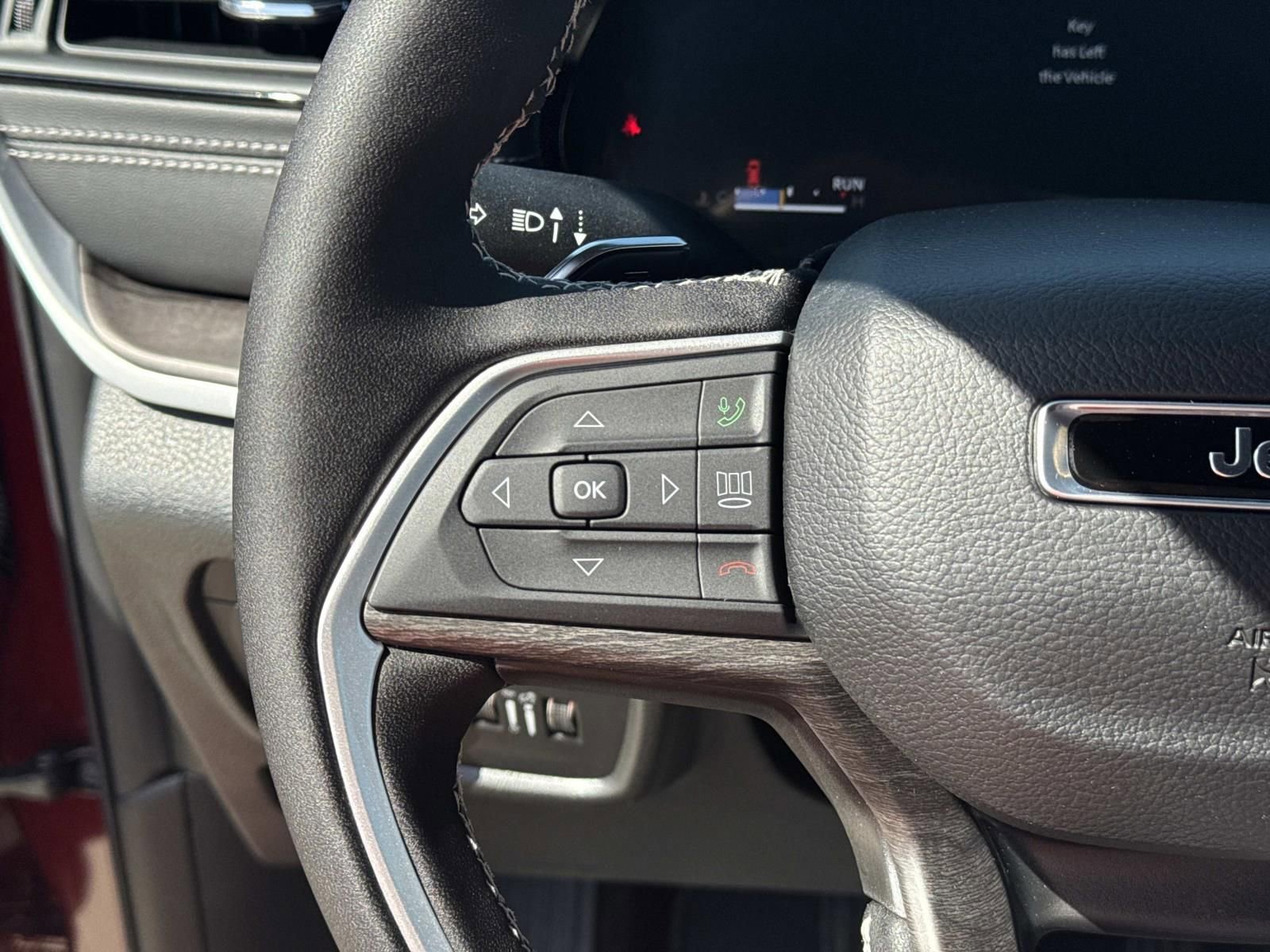 New 2026 Jeep Grand Cherokee Altitude image 23