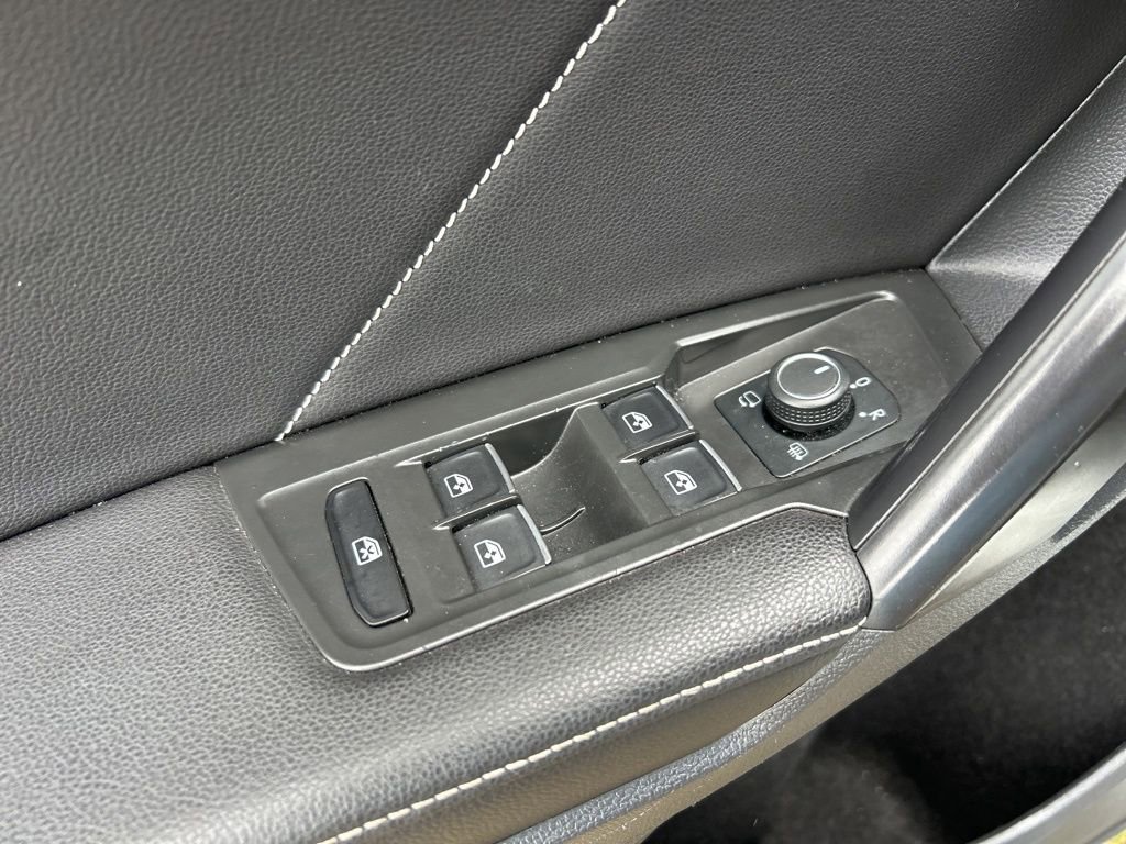 Used 2022 Volkswagen Tiguan SEL R-Line image 19