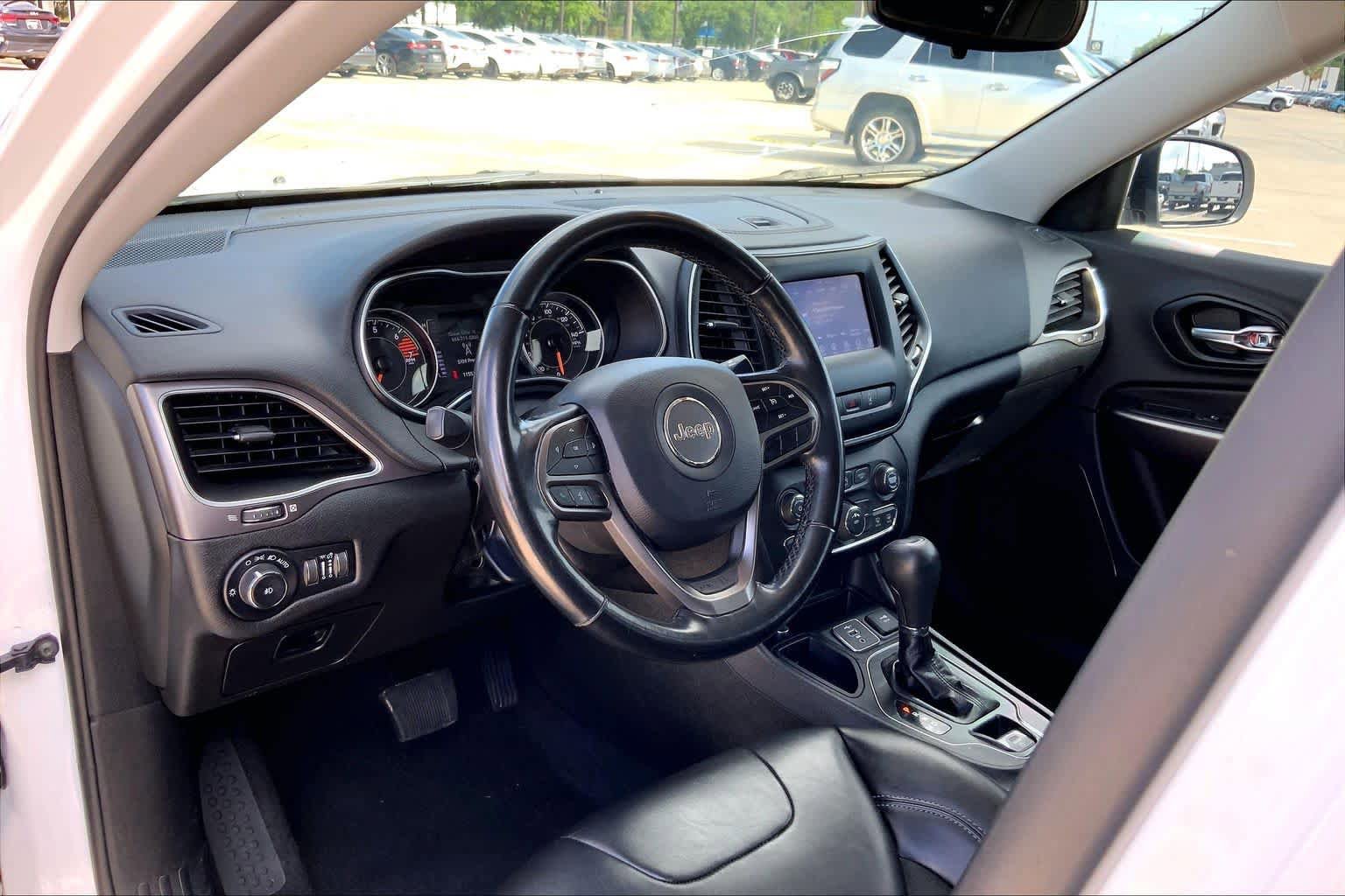 Used 2021 Jeep Cherokee Latitude Plus FWD image 17