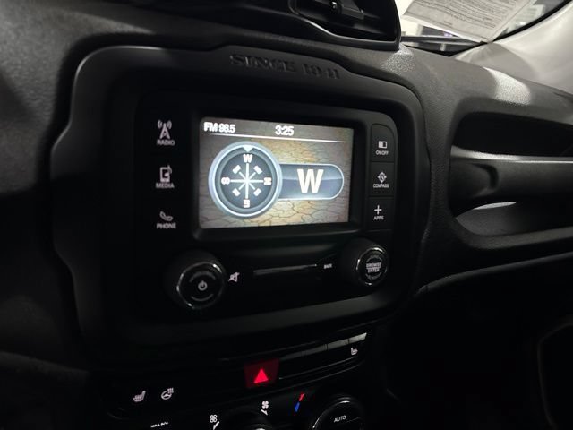 Used 2017 Jeep Renegade Trailhawk AWD/4WD image 27