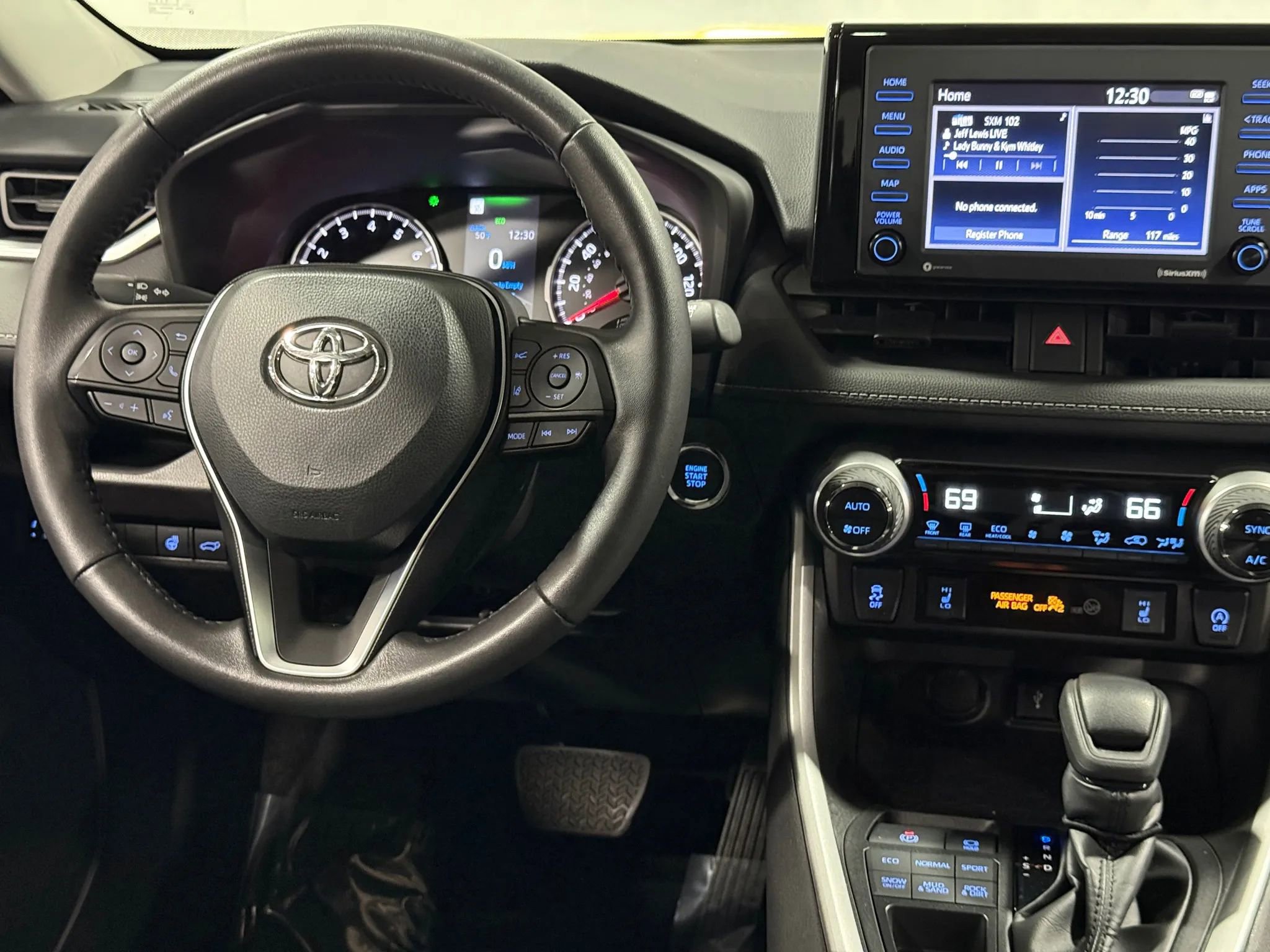 Used 2022 Toyota RAV4 XLE w/ Convenience Package image 23