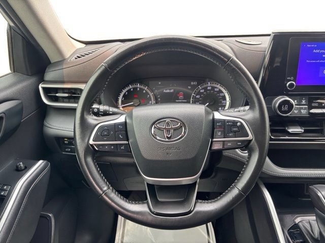 Used 2023 Toyota Highlander LE FWD image 15