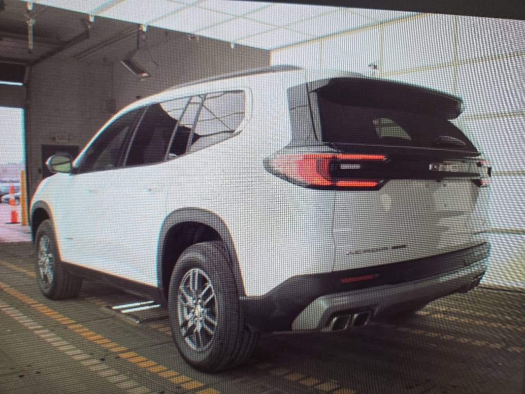 Used 2025 GMC Acadia Elevation AWD/4WD image 4