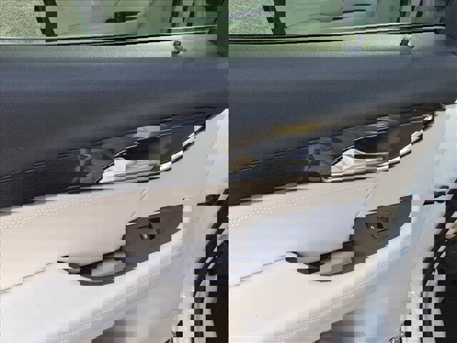 Used 2021 Buick Envision Essence w/ Technology Package I image 9