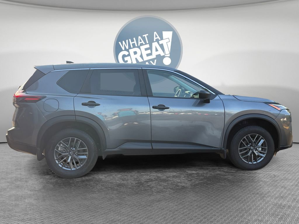 Used 2025 Nissan Rogue S image 2