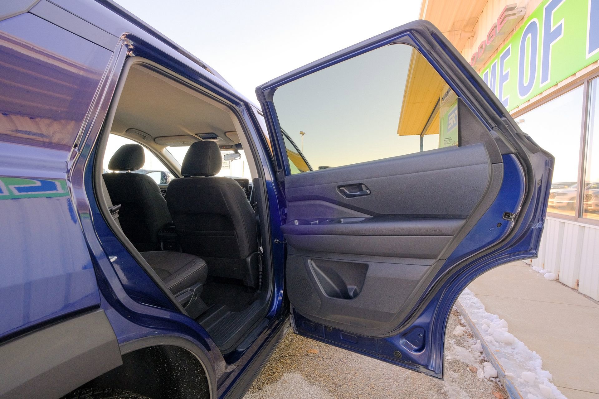 Used 2025 Nissan Pathfinder SV image 19