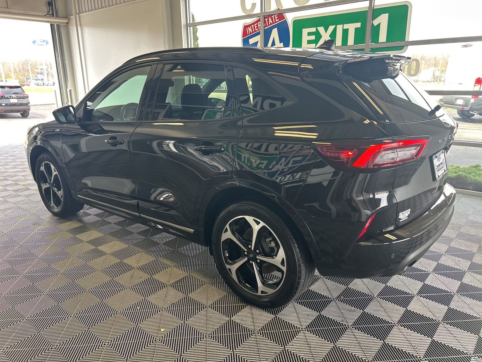 Used 2023 Ford Escape ST-Line Elite image 4