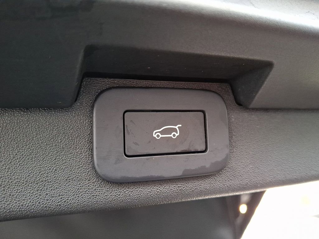 Used 2025 Land Rover Discovery S AWD/4WD image 27