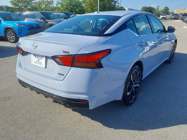 Used 2025 Nissan Altima 2.5 SR w/ SR Premium Package AWD/4WD image 5