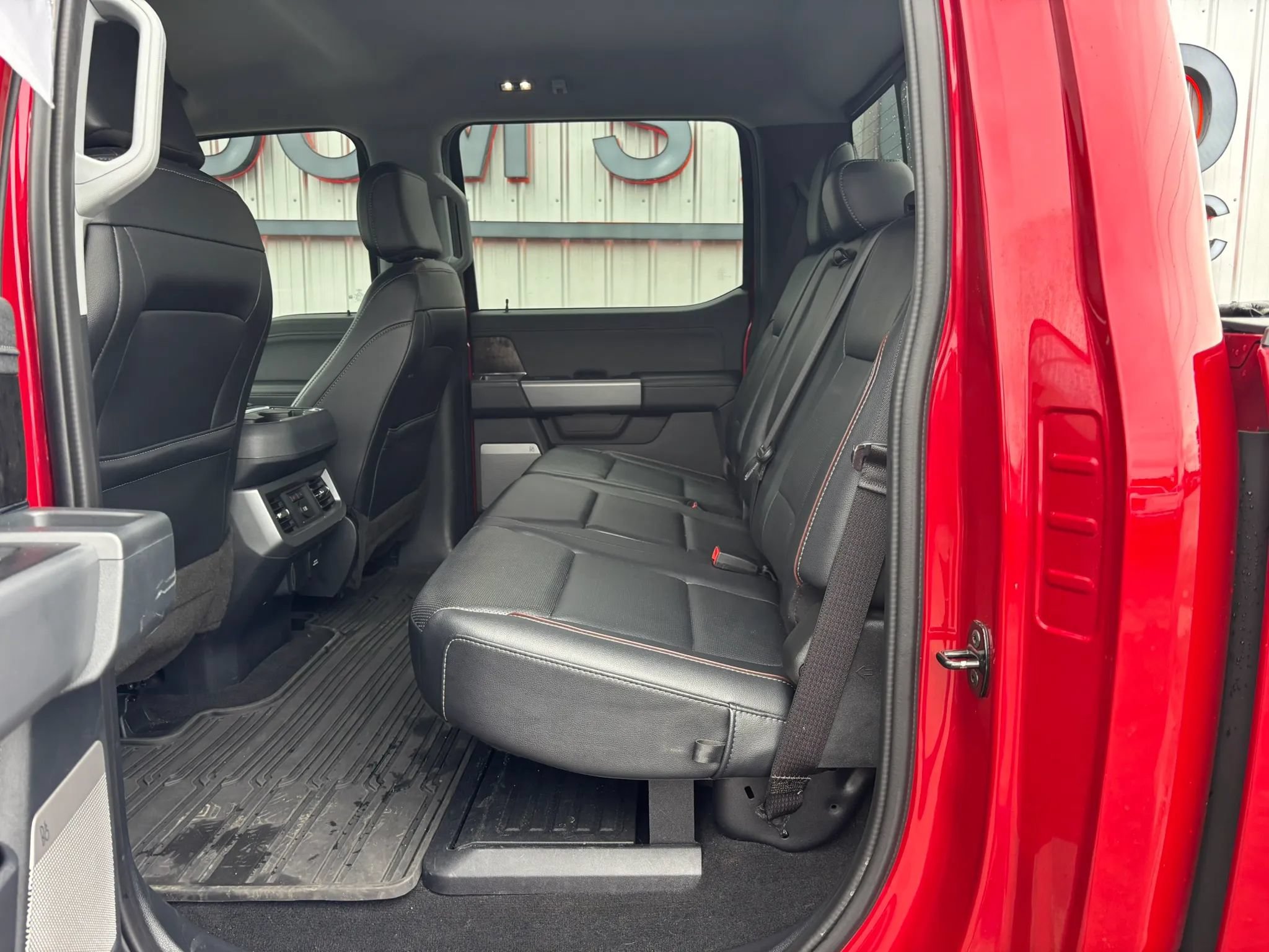Used 2023 Ford F250 Lariat w/ Sport Appearance Package AWD/4WD image 19