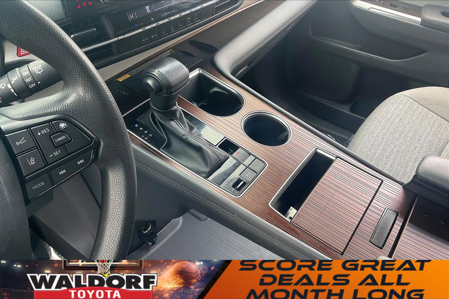 Used 2023 Toyota Sienna LE w/ LE Plus Package image 22