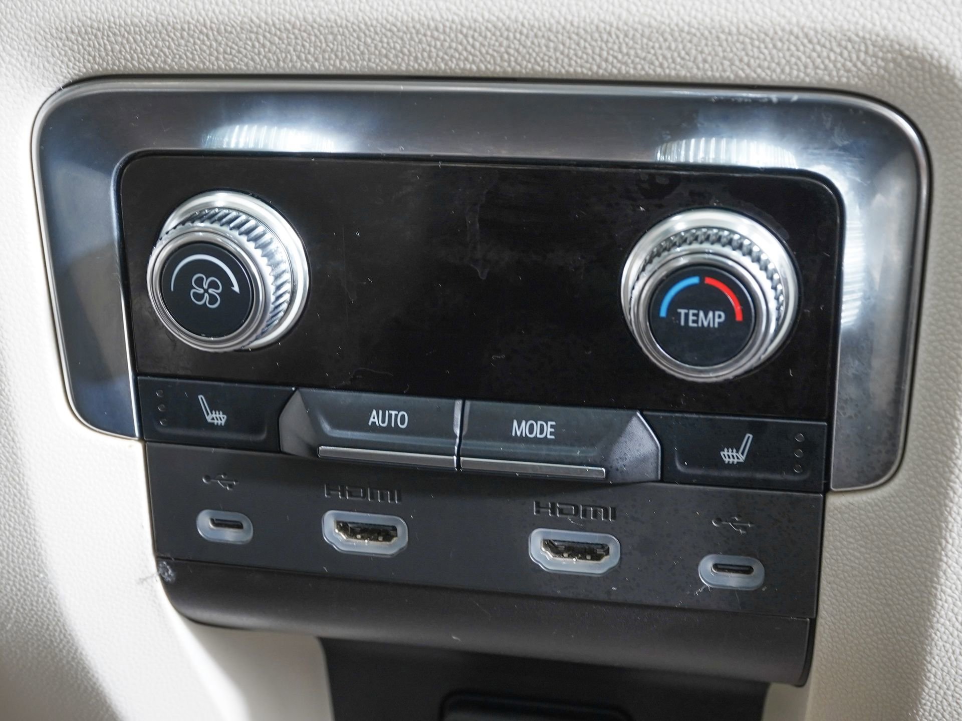 Used 2021 GMC Yukon Denali AWD/4WD image 11