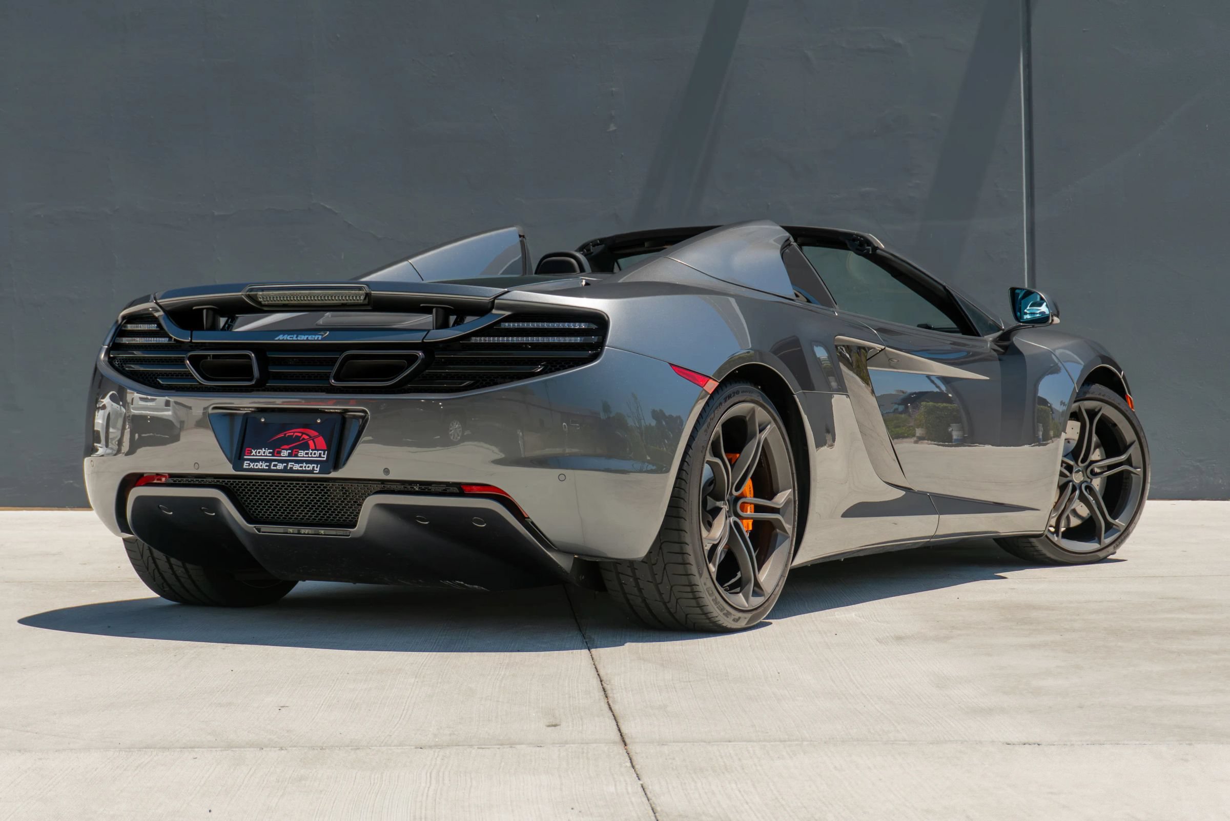 Used 2014 McLaren MP4-12C Spider RWD image 10