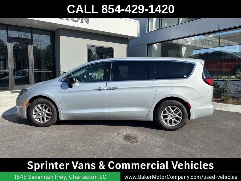 Used 2024 Chrysler Voyager LX FWD image 8