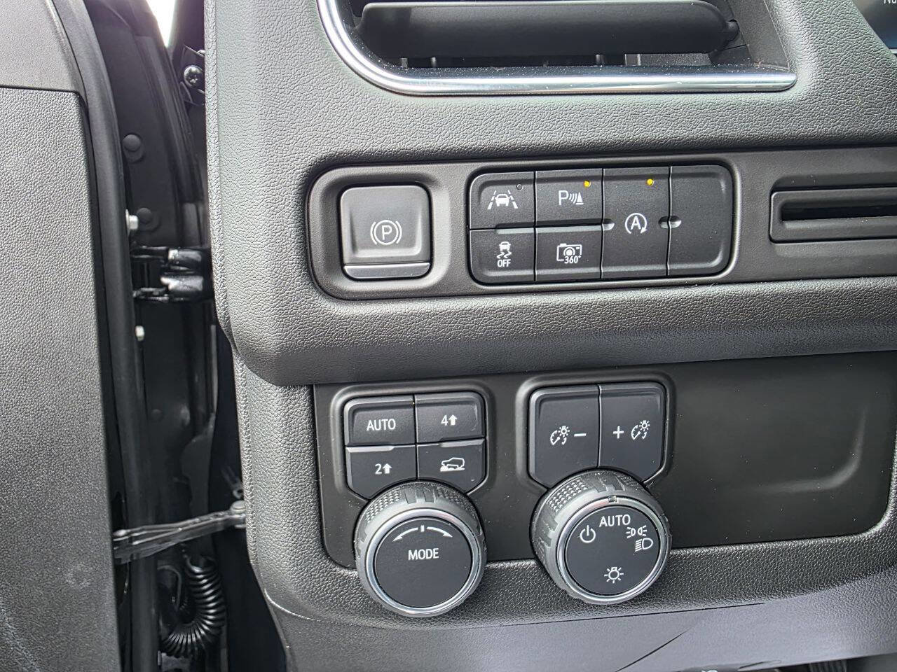 Used 2023 Chevrolet Suburban RST w/ Luxury Package AWD/4WD image 17