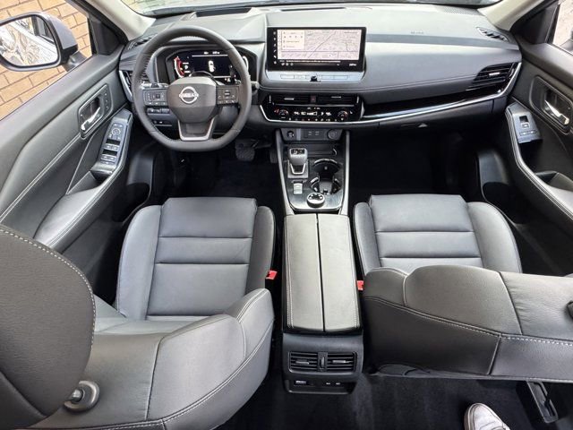 Used 2025 Nissan Rogue SL w/ Tech Package image 15