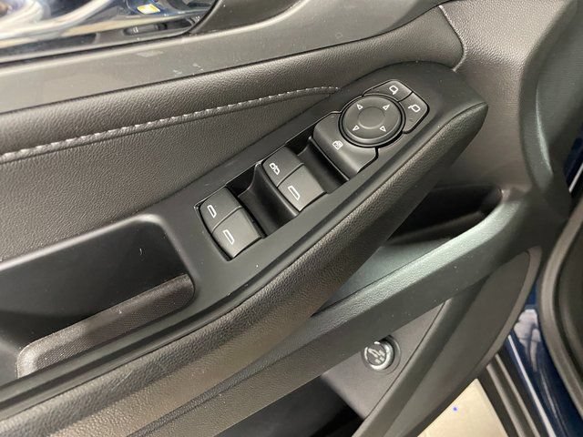 Used 2023 Chevrolet Traverse LT AWD/4WD image 19