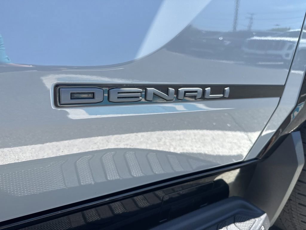 Used 2025 GMC Sierra EV Denali AWD/4WD image 10