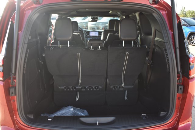 New 2027 Chrysler Pacifica Limited w/ Family Tech Group FWD image 19