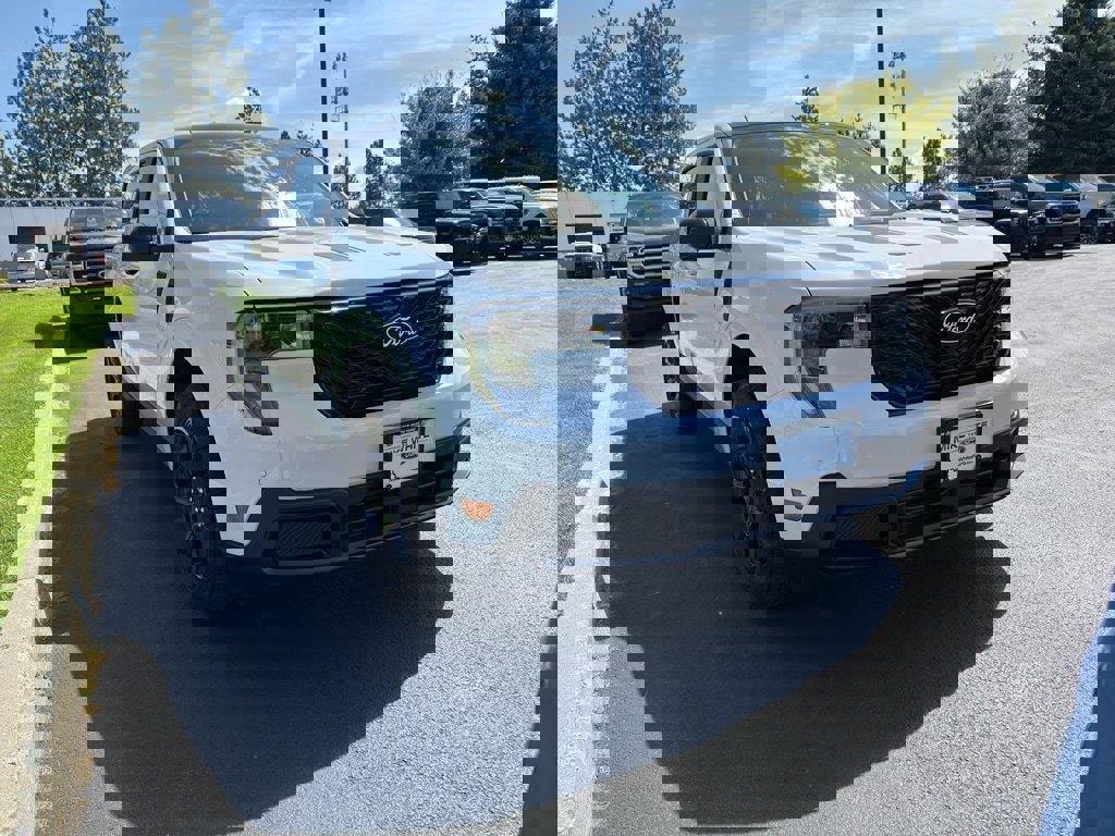 New 2025 Ford Maverick Lariat w/ Black Appearance Package image 3