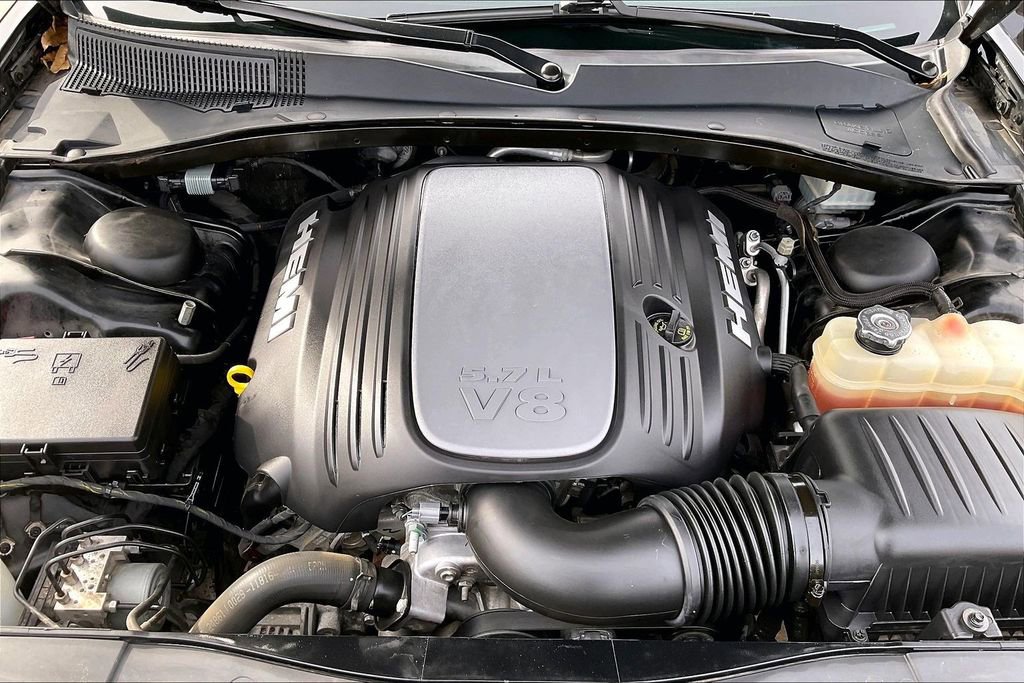 Used 2019 Chrysler 300 C w/ Safetytec Plus Group image 9