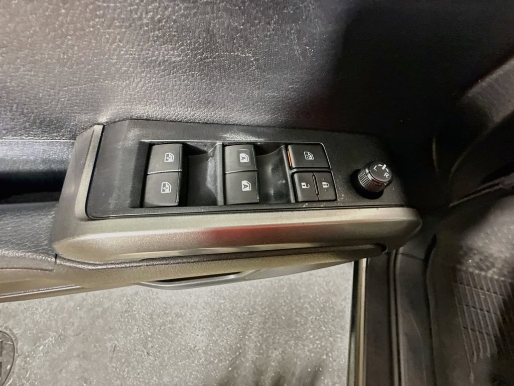 Used 2021 Toyota Tacoma Limited w/ Nightshade Package AWD/4WD image 17